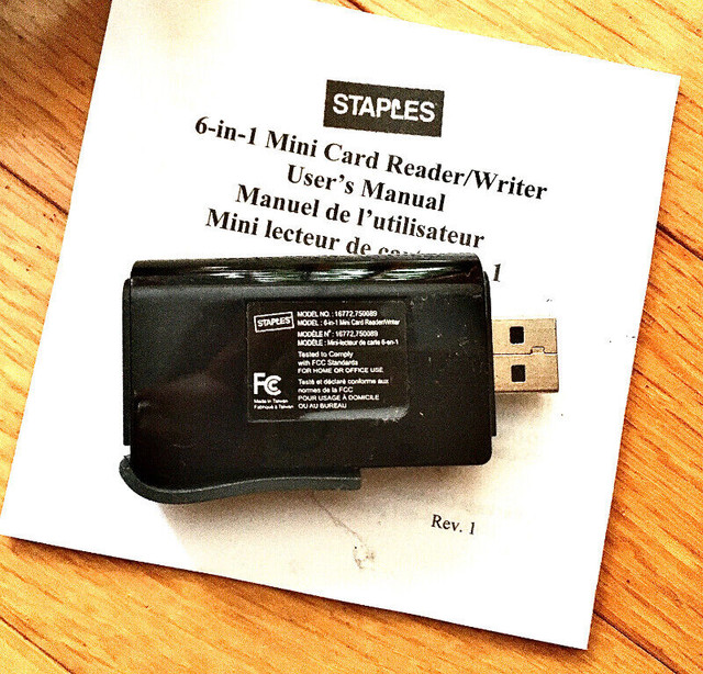 Staples Relay 6-in-1 Memory Card Reader in Flash Memory & USB Sticks in Ottawa - Image 4