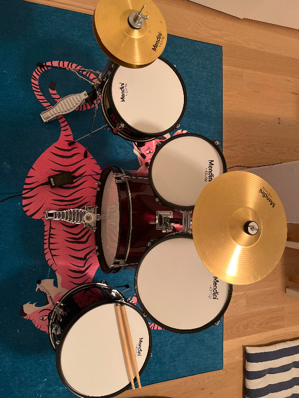 Mendini 5-piece kids drum kit in Drums & Percussion in Abbotsford - Image 2