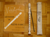 FLUTE A BEC YAMAHA SOPRANO YRS 24 B ( COMME NEUVE ) + LIVRE