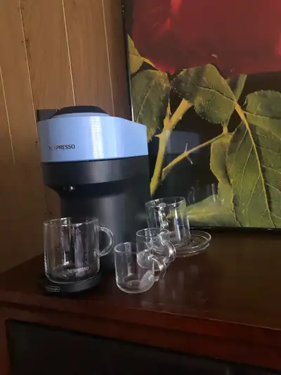 New 220$ paid for comes with two expressions cups and 2 regulars cups that comes with it