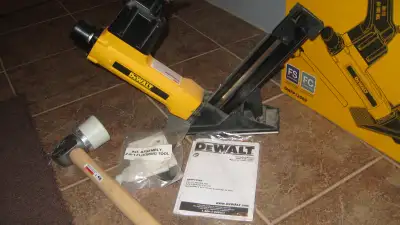 Agrafeuse à plancher Dewalt, View more