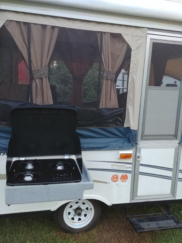 10 Foot Tent Trailer for Sale in Travel Trailers & Campers in St. Catharines - Image 2