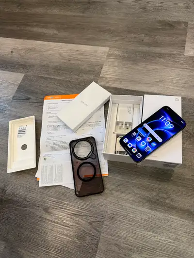 Black Xiaomi 17 Ultra 16GB/1TB Global - Case & Screen Protector, View more