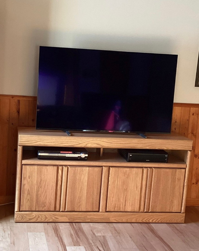 Oak TV Stand in TV Tables & Entertainment Units in Strathcona County - Image 2