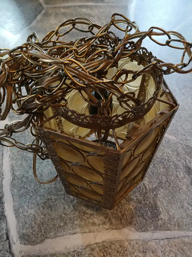 lampe suspendue antique verres ambres et or in Indoor Lighting & Fans in Thetford Mines - Image 3