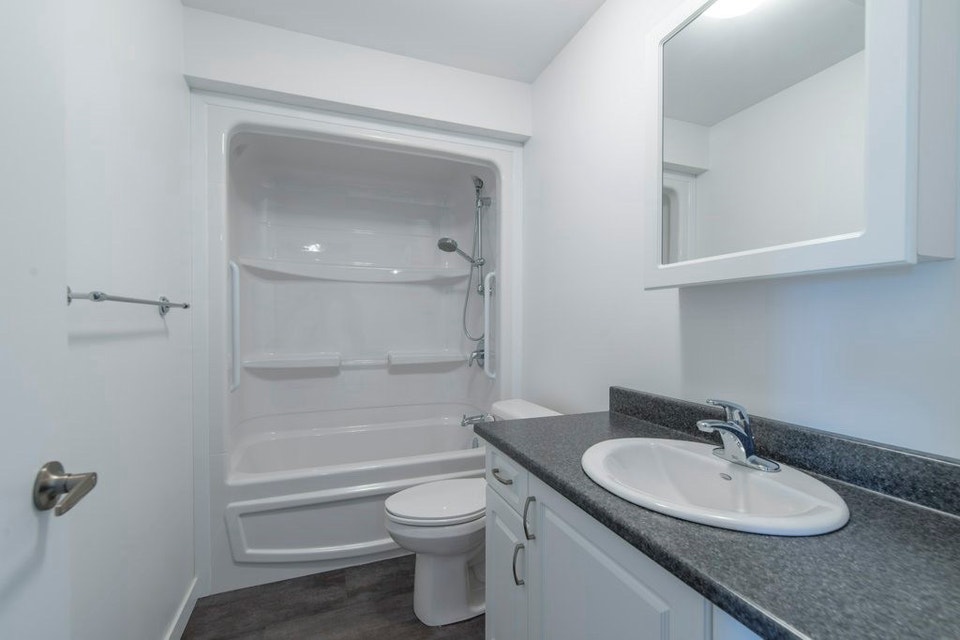 2 and 3 bedroom units for rent in Almonte 2