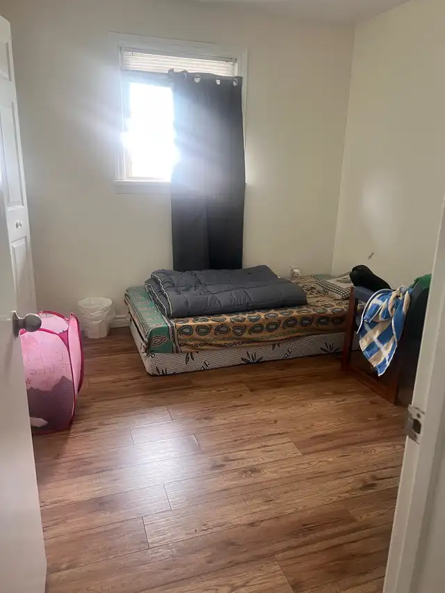 Private room near Fairview mall from July 1st62863325110145121