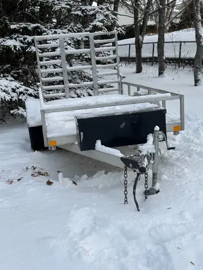 Trailer 5 x10 (5 pieds intérieur) en aluminium très léger facile à remorquer je l’ai fais construire...