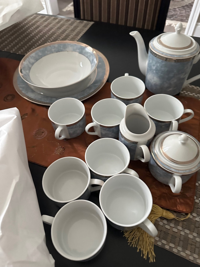 Small dinner set and tea set in Kitchen & Dining Wares in City of Toronto