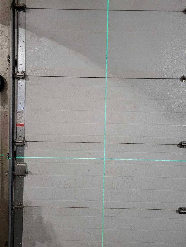 DeWalt Cross Line Laser Level (like new) in Power Tools in Kitchener / Waterloo - Image 3