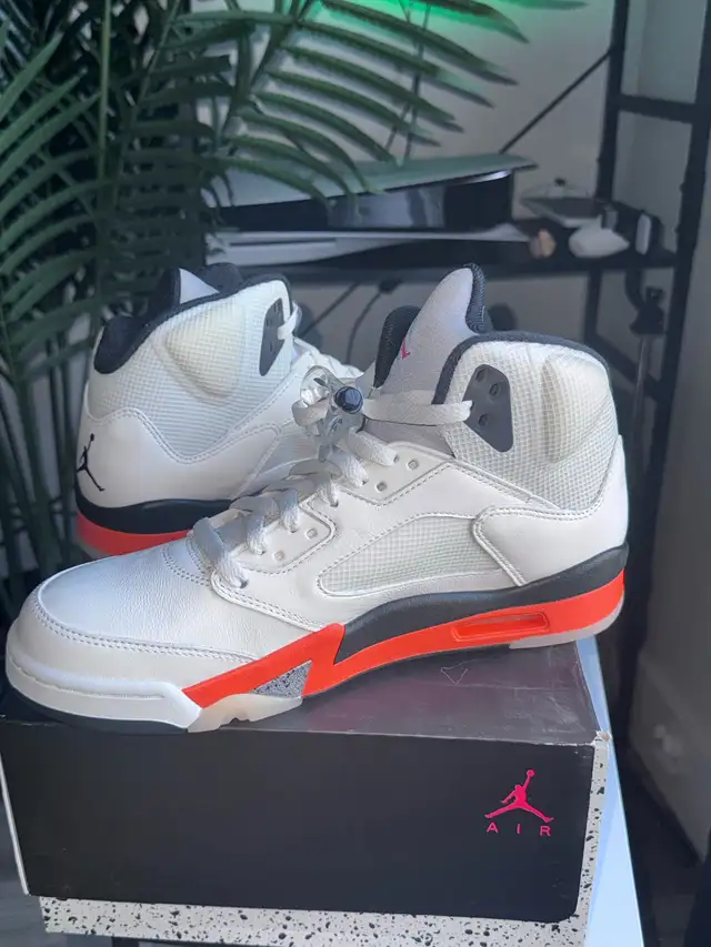 air Jordan 5 Retro in Men's Shoes in City of Montréal - Image 9