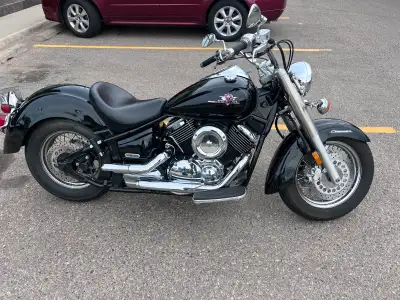 33,000km Bike is in great shape comes with (not on bike right now) windshield. Saddle bags. Crash gu...