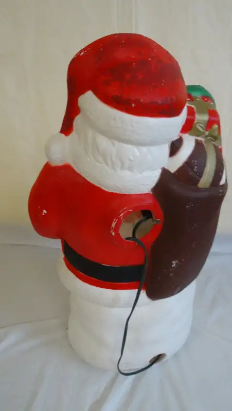 Vtg TPI Blow Mold Santa with Elves 31" Tall in Outdoor Décor in Kitchener / Waterloo - Image 4