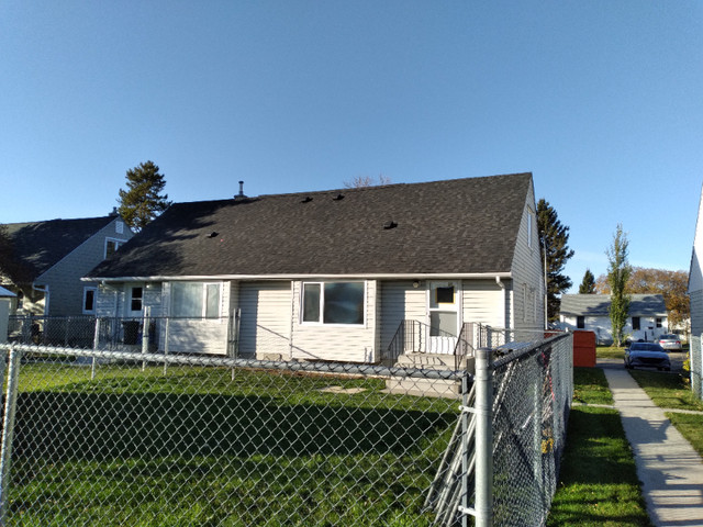 R and R Roofing and Contracting in Roofing in Edmonton - Image 2