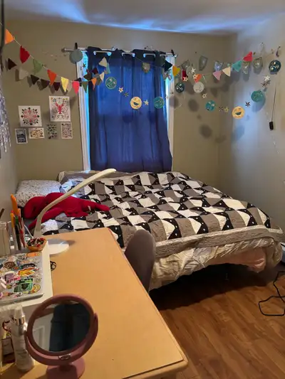 Private room for rent in spacious two bedroom apartment in Downtown Halifax on Queen St! Lease takeo...