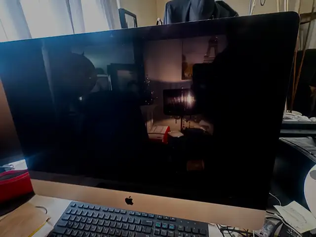 Apple iMac 27-inch Retina 5K (Late 2015) great condition in Desktop Computers in Markham / York Region - Image 5