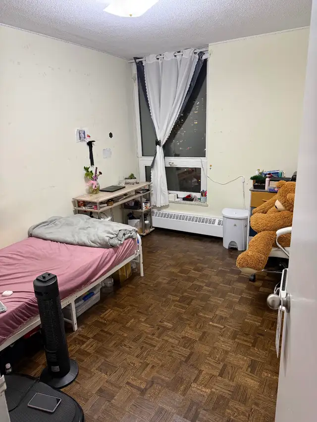 Furnished Private Room for Rent in 3-Bedroom Apartment in Room Rentals & Roommates in City of Toronto - Image 8