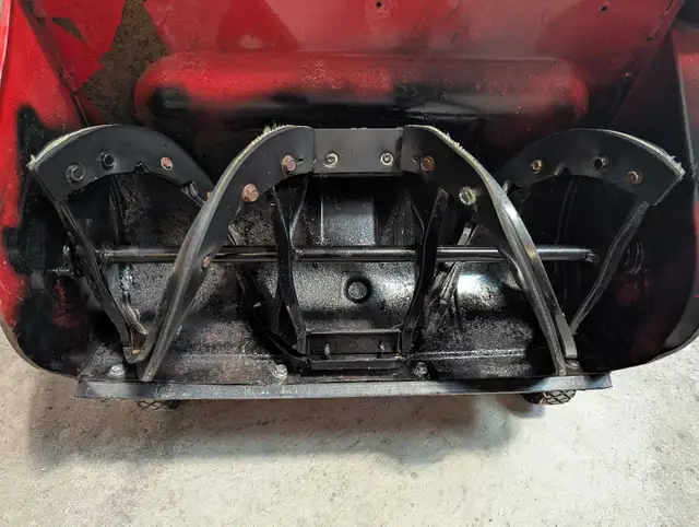 MTD SNOW BLOWER in Snowblowers in Mississauga / Peel Region - Image 6