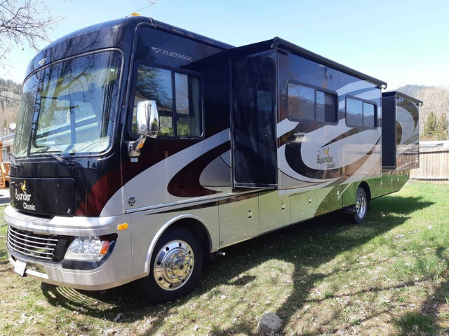 2011 Fleetwood Bounder 36R Class A in RVs & Motorhomes in Nelson - Image 2