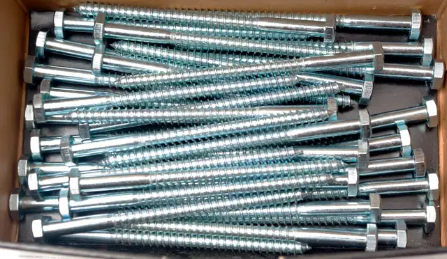 36 - 1/4 x 4-inch Hex Head Lag Bolt Screws, Nut Driver in Hardware, Nails & Screws in Edmonton - Image 2