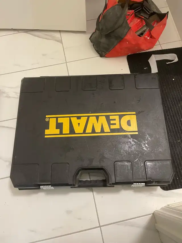 Dewalt sds max brushless hammer in Power Tools in Mississauga / Peel Region - Image 4