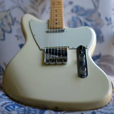 Mint condition, all original. Includes original Fender molded hardshell case, hang tags, paperwork,...