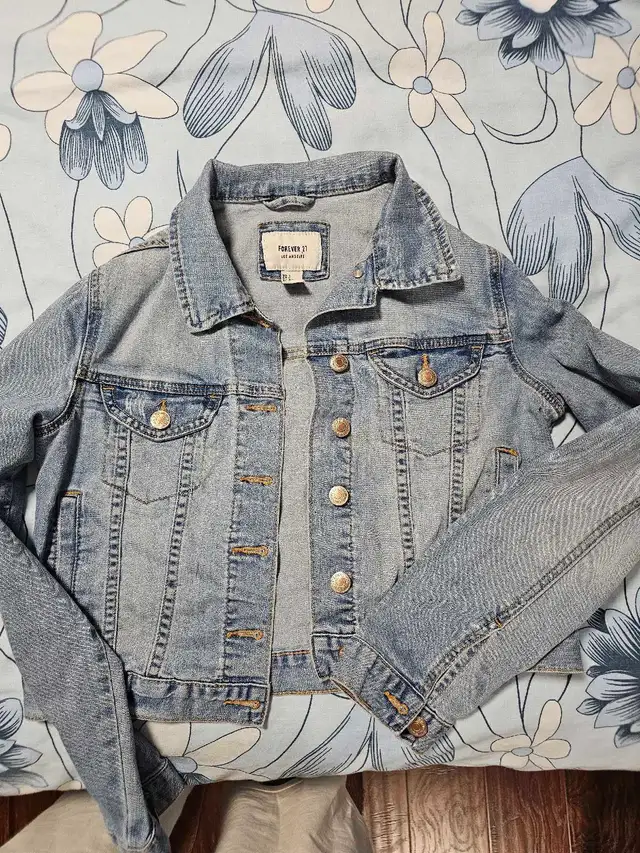 Forever 21 Denim Jacket - Size S in Women's - Tops & Outerwear in Mississauga / Peel Region - Image 3