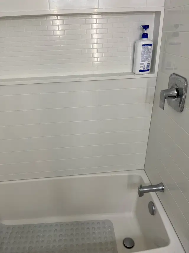 Room for rent, close to university & saskpoly & ring road in Room Rentals & Roommates in Regina - Image 4