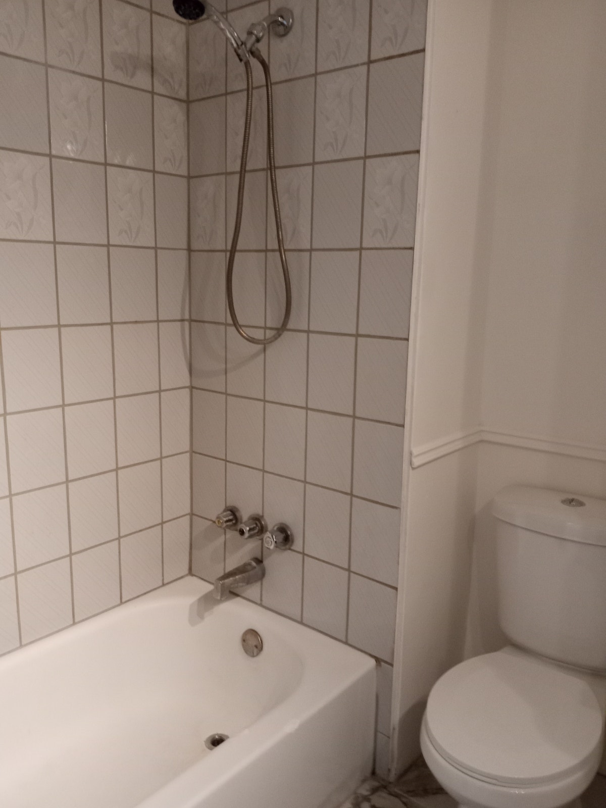 5 1/2 à louer avec stationnement, près du métro Cadillac — photo 3
