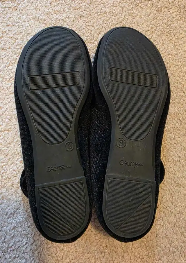 Girls Black Dress Flats, Size: 3 - Great Condition in Kids & Youth in Kitchener / Waterloo - Image 4