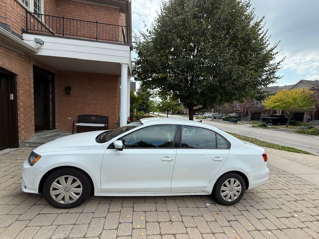 2015 VOLKSWAGEN JETTA  2.0L 4DR AUTO TRENDLINE in Cars & Trucks in Oakville / Halton Region - Image 3