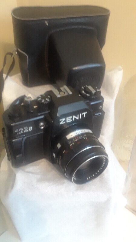 Zenit 122B Film Camera in Arts & Collectibles in Gatineau - Image 3