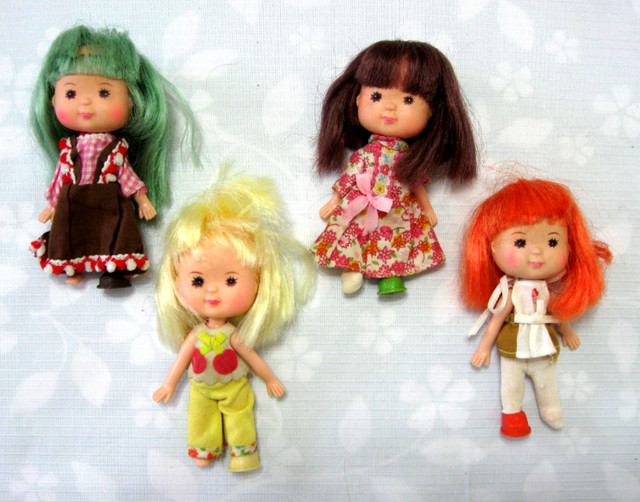 QUATRE POUPEES VINTAGE HONG-KONG c 1970'S  LOT of FOUR DOLLS dans Art et objets de collection  à Ouest de l’Île