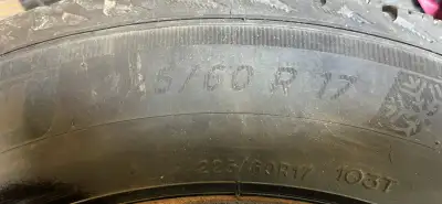 Pneu hiver 225/60r17 sur rime qui allait sur un Tucson 2017
