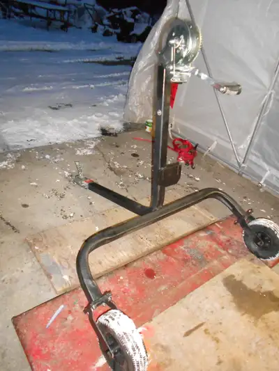 Débusqueuse entièrement neuve jamais utilisé fonctionne avec un treuil (winch ) pour transporter des...