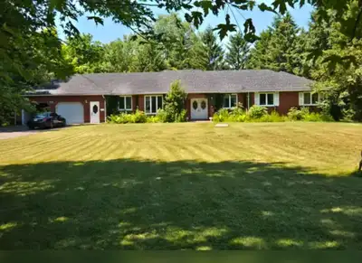 Bungalow with 3.5 acres 4 bedrms, 4 baths Located in FORT ERIE Situated on 3.5 picturesque acres in...
