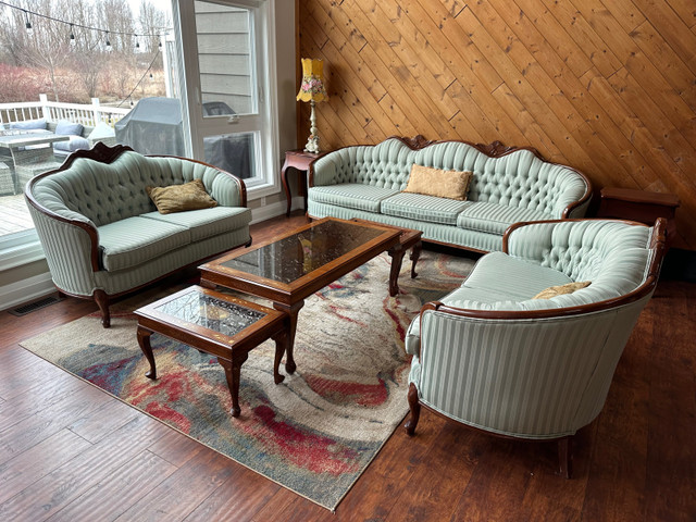 3 Piece Victorian Style Sofa dans Sofas et futons  à Région des lacs Kawartha