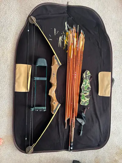 1980 Brown Bear compound bow, mint condition with 20 arrows, quiver, carry case, quick release etc,...