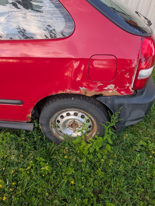 Civic 2000 hatchback pour pièce peut être plaqué si tes motiver — photo 2