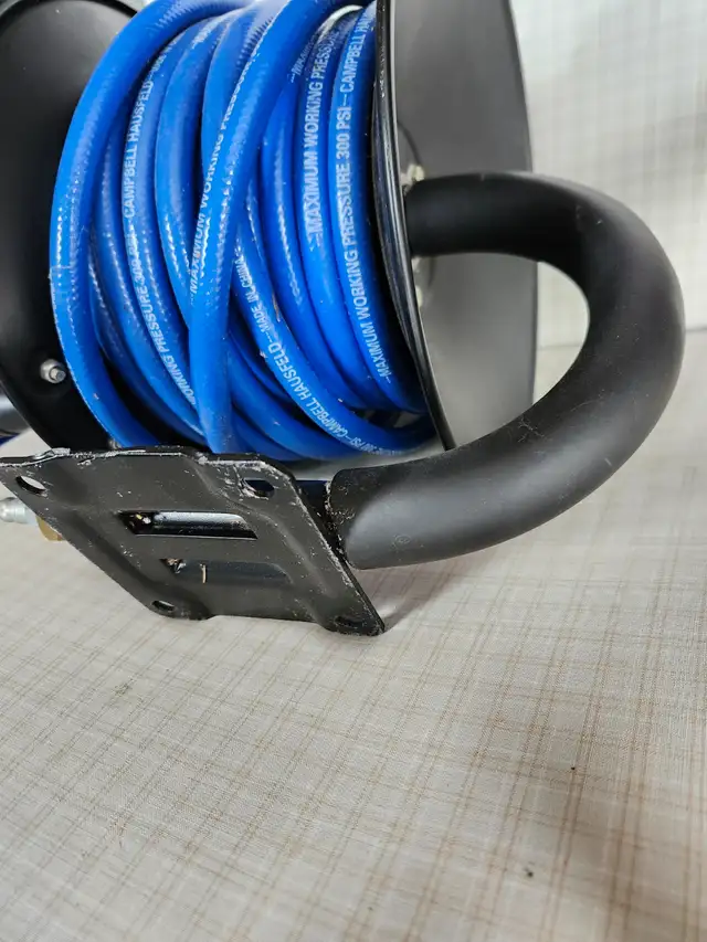 enrouleur pour tuyau à air comprimé in Power Tools in Edmundston - Image 2