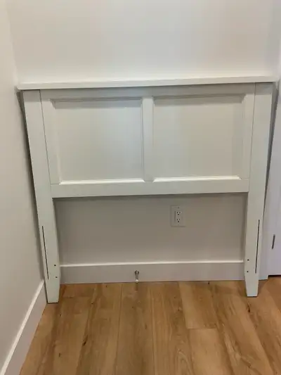 TÊTE DE LIT 39 POUCES EN BOIS, View more