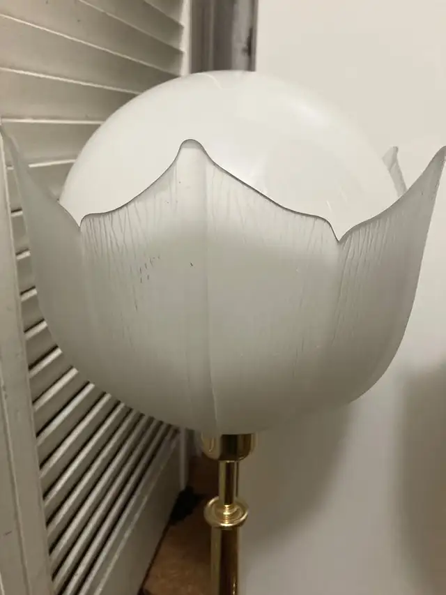 2 Mid Century 80s Table Lamp Set with Opaque Murano Glass Globe in Indoor Lighting & Fans in City of Montréal - Image 6