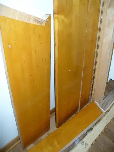 PLANCHES DE BOIS MASSIF ÉRABLE ET PRESSÉ (ANCIEN ESCALIER), View more