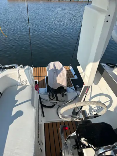 Macgregor 26X, comes with a trailer, dinghy with outboard, lazy jacks, spray hood, solar arch, added...