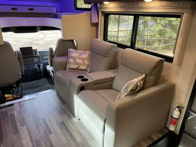 2025 Thor Inception 38FX Super C Motorhome in RVs & Motorhomes in Grande Prairie - Image 9