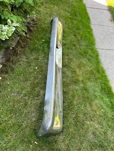 Straight. Good to rechrome , paint or use as is. Other parts available. Located in Toronto