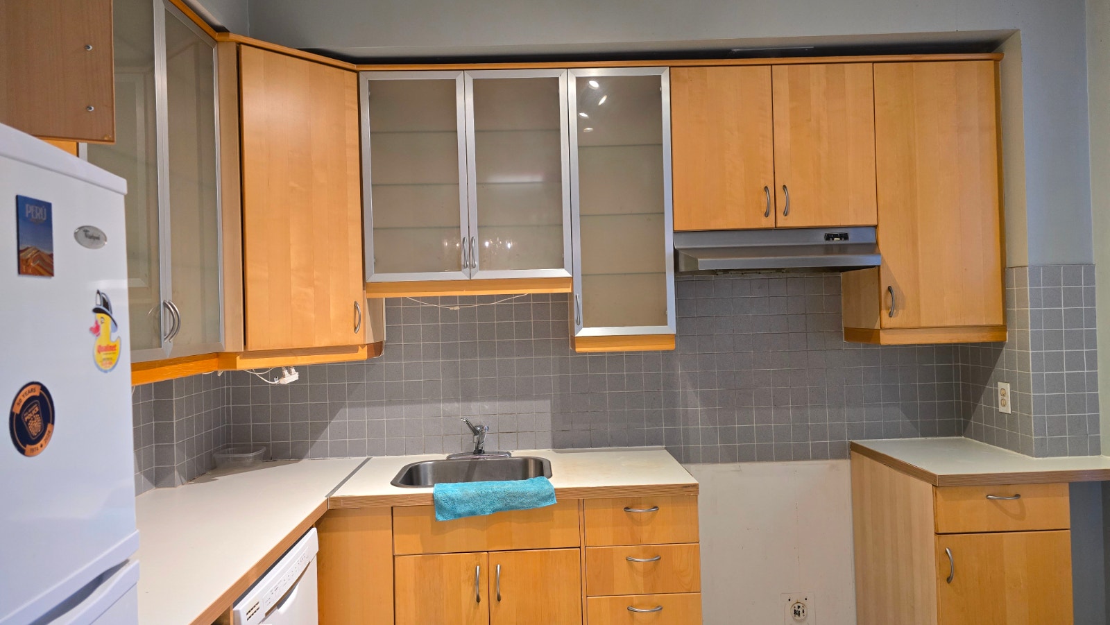 Bright & Spacious 3-Bedroom Top-Floor in NDG | Walk to metros — photo 3