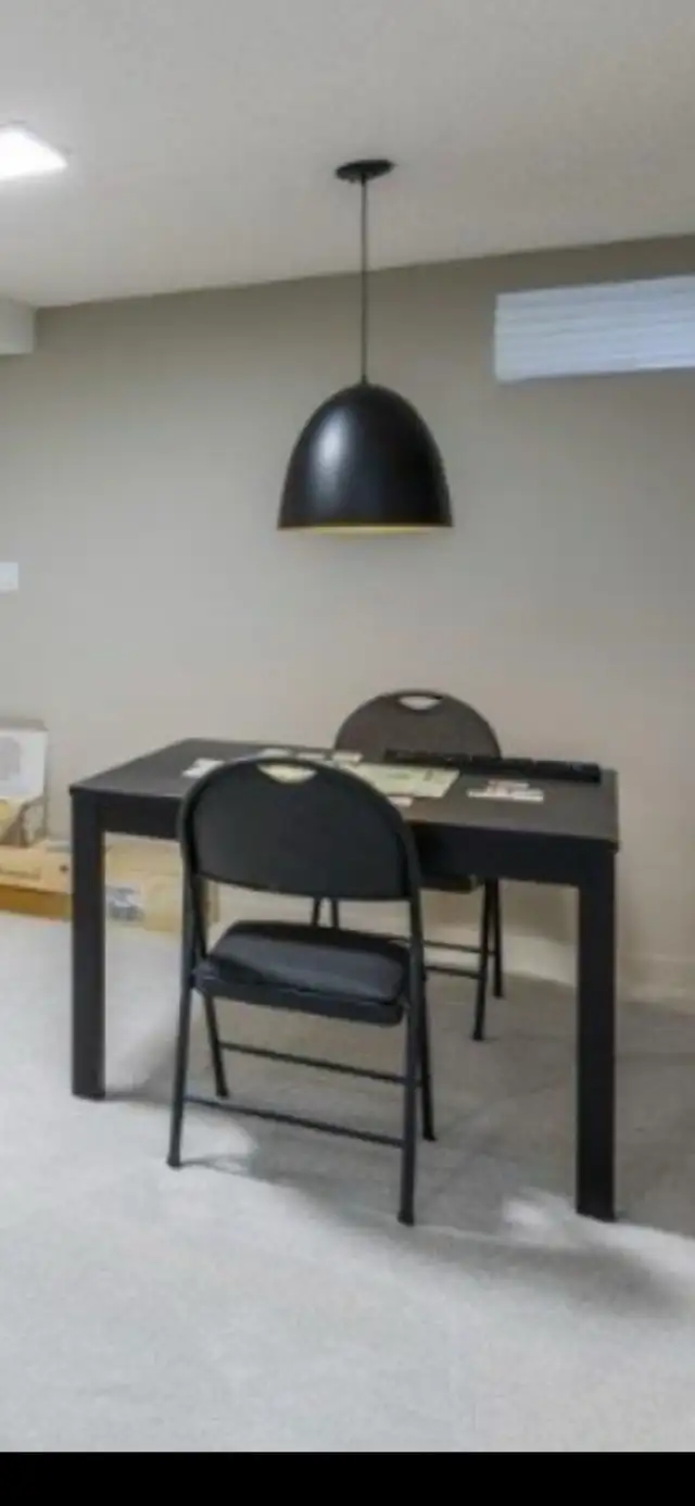 card / dining table- solid wood in Dining Tables & Sets in Parksville / Qualicum Beach - Image 2