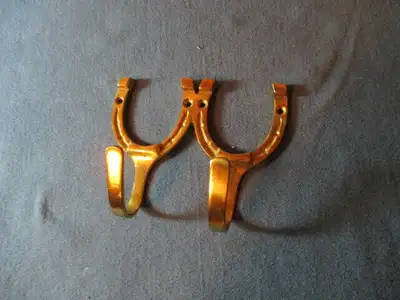 VINTAGE DOUBLE HORSESHOE BRASS HAT OR SCARF WALL HANGER-UNIQUE!, View more