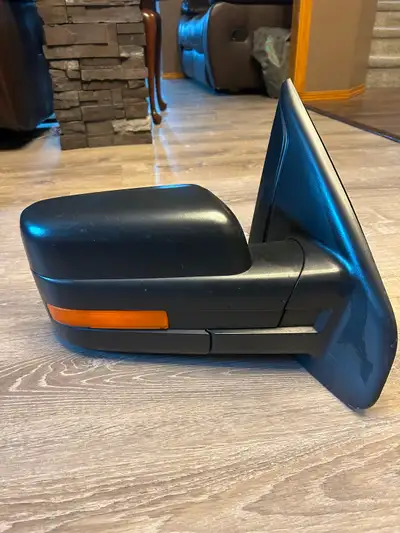 2010-14 Power adjust and heated mirror for a Ford F150 ( passenger side ). Like new condition